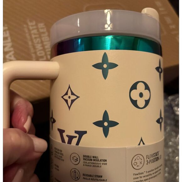 STANLEY -NWTIB Off-White Quencher H2O Flow State Tumbler/40 fl oz/Gradient Color - Picture 10 of 14